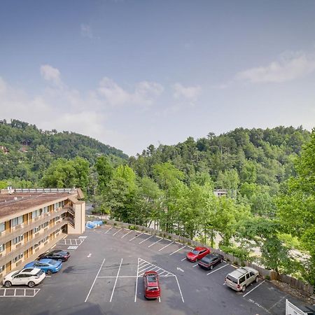 Stylish Gatlinburg Condo With Pool Walk Downtown! 외부 사진