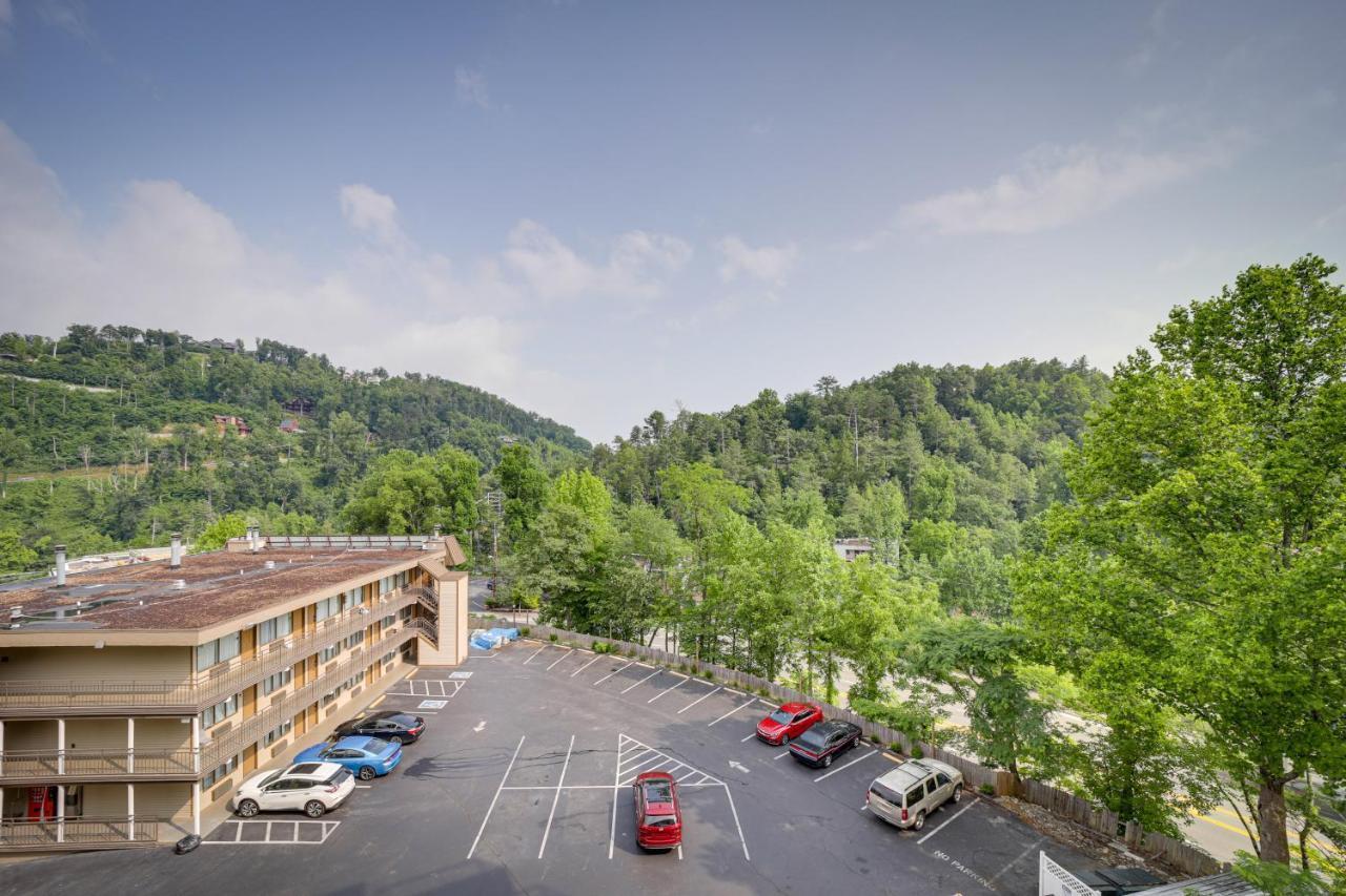 Stylish Gatlinburg Condo With Pool Walk Downtown! 외부 사진
